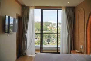 TV a/nebo společenská místnost v ubytování Gold View Boutique Hotel Đà Lạt