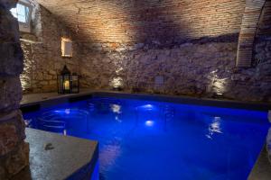 La alberca dentro o cerca de Roccaverde Hotel