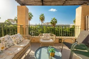 En balkon eller terrasse på Noga 2BR Suite Apartments