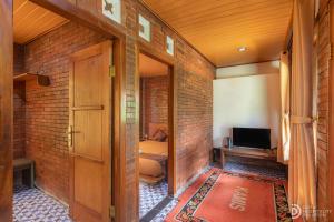 TV a/nebo společenská místnost v ubytování Jawa Dwipa Villa + 13 fotografií