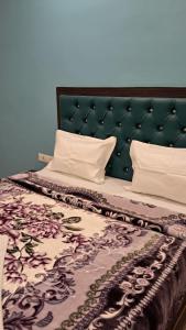 Ένα ή περισσότερα κρεβάτια σε δωμάτιο στο Shree Ram shanti Paying Guest House