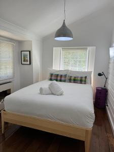 Giường trong phòng chung tại Blackheath Nook