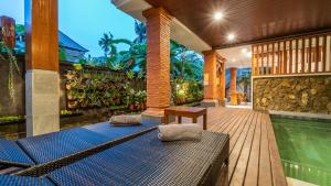 Swimmingpoolen hos eller tæt på Khandra Kutuh