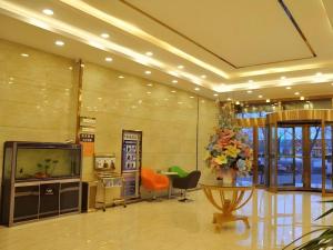 Ο χώρος του λόμπι ή της ρεσεψιόν στο GreenTree Inn Haixi Geermu Southern suburbs Express Hotel