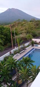 Swimmingpoolen hos eller tæt på Khrisna Mooi villa 2 BR