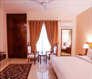 Ένα ή περισσότερα κρεβάτια σε δωμάτιο στο Ambassador Hotel Clifton