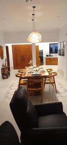 Et tv og/eller underholdning på Khrisna Mooi villa 2 BR