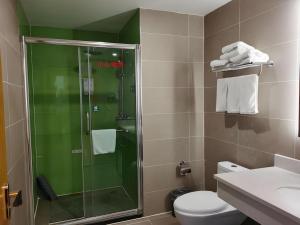 Un baño de GreenTree Inn Xi'an Terracotta Warriors Huaqing Pool Metro Station 74 fotos más