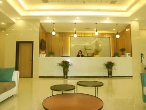 El lobby o recepción de GreenTree Inn Yichun Mingyueshan Airport