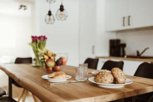 a wooden table with plates of bread on it at Harzchalet Brockenbahn 2B in Elend