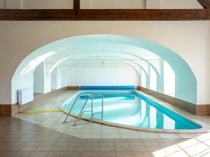 Sundlaugin á Holenský dvůr eða í nágrenninu