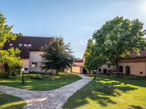 Garður fyrir utan Holenský dvůr