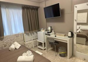 TV a/nebo společenská místnost v ubytování Stone House + 17 fotografií