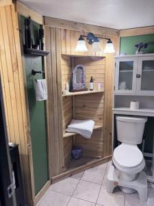 Koupelna v ubytování Cozy Room with Private Entrance and Patio near Denver