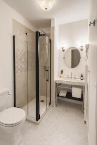 Baðherbergi á Hotel Dandy Rouen centre