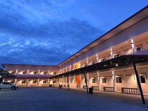 Tòa nhà nơi khách sạn tọa lạc