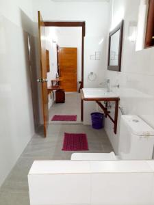 Phòng tắm tại Tusker Home stay