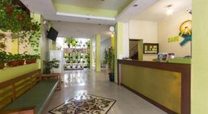 Ο χώρος του λόμπι ή της ρεσεψιόν στο Zaen Hotel Syariah Solo +96 φωτογραφίες