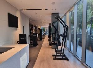 Fitness centrum a/nebo fitness zařízení v ubytování Grande-5703,2 BHK Down Town, Dubai