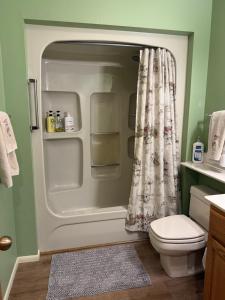 Ένα μπάνιο στο TALISMAN AMAZING VIEWS Walk to Uptown Sleeps 4 +45 φωτογραφίες