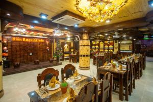Un restaurante u otro lugar para comer en Palado Hotel Mui Ne
