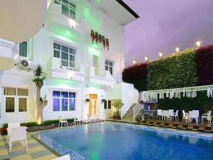 a house with a swimming pool in front of a house at Sahira Hotel Pakuan in Bogor