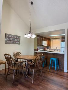 Η κουζίνα ή μικρή κουζίνα στο TALISMAN AMAZING VIEWS Walk to Uptown Sleeps 4