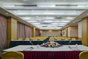 a conference room with a large table with flowers on it at Jiangsu Cuipingshan Hotel in Jiangning