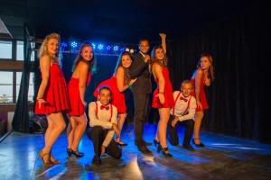 a group of people standing on a stage at Camping Officiel Siblu Le Lac des Rêves in Lattes +51 photos