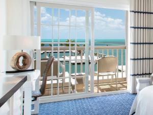 Area tempat duduk di Oceans Edge Key West