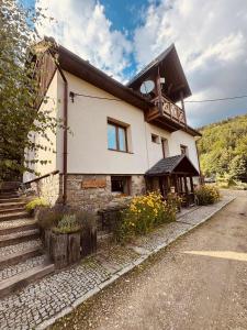 Budova, kde se farma nachází