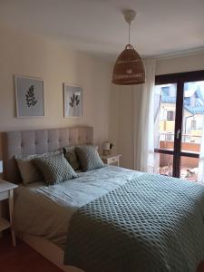 En eller flere senge i et værelse på Gailurenea Apartamento Panticosa