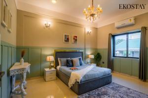 Postel nebo postele na pokoji v ubytování EKO STAY Gold - Gatsby Villa