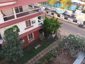 una vista aérea de un edificio y una calle en The Tourist Street, en Cavelossim