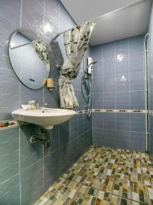 a bathroom with a sink and a mirror at OYO 1140 Piyapruk Resort at Khaoyai in Ban Khanong Phra Klang (1) +109 photos
