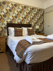 Кровать или кровати в номере The Kings Head Hotel +52 фотографии