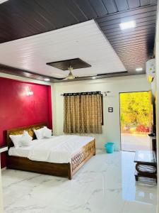 Ένα ή περισσότερα κρεβάτια σε δωμάτιο στο Hotel Kadam Palace