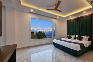 Giường trong phòng chung tại Hotel Luxe Vista