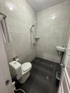 Koupelna v ubytování 1 Big House Syariah Padang