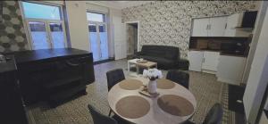 Et opholdsområde på Ferme du chateau + 9 billeder