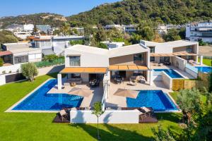 Bazén v ubytování Alma Luxury Villas nebo v jeho okolí