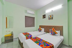 Postelja oz. postelje v sobi nastanitve FabHotel Legacy + 25 fotografij