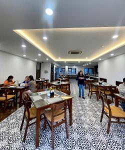 Oaspeți care stau la Paradise Premium Hotel Ba Dinh +4 fotografii