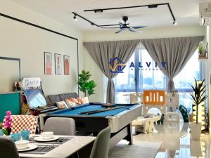 Χώρος καθιστικού στο NEW! The Apple Residence I 2-3BR I Game I 5min Jonker - Managed by Alviv Homestay