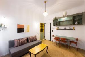 Køkken eller tekøkken på Vintage Apt next to Acropolis