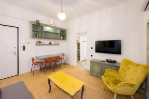 Et tv og/eller underholdning på Vintage Apt next to Acropolis