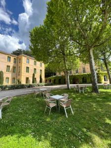 En have udenfor Mont Ventoux-Chateau Gipieres app nr 9