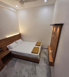 Postel nebo postele na pokoji v ubytování Hotel Ponrayar