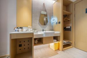 Un baño de Atour X Hotel Zaozhuang High-Railway Station 17 fotos más