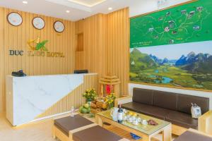 a classroom with a large screen and a chalkboard at Đức Khôi Hotel in Cao Bằng